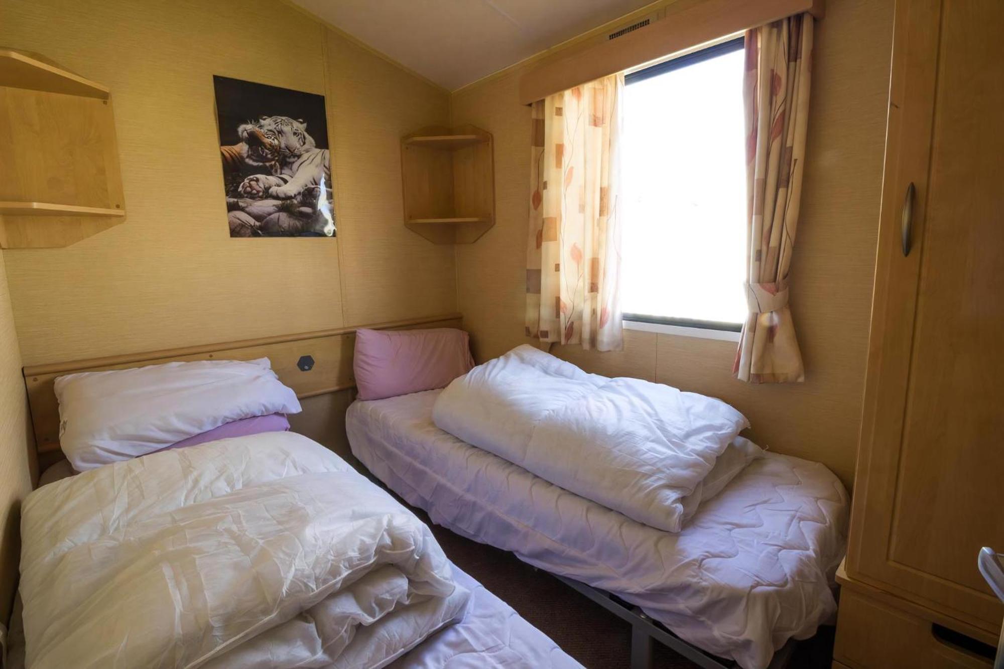 Lovely 6 Berth Caravan At Naze Marine Holiday Park In Essex Ref 17275C Walton-on-the-Naze Exterior foto